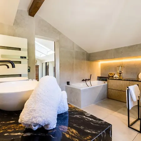 Sierra Keyweek With Pool And Amazing Views In Villa Biarritz